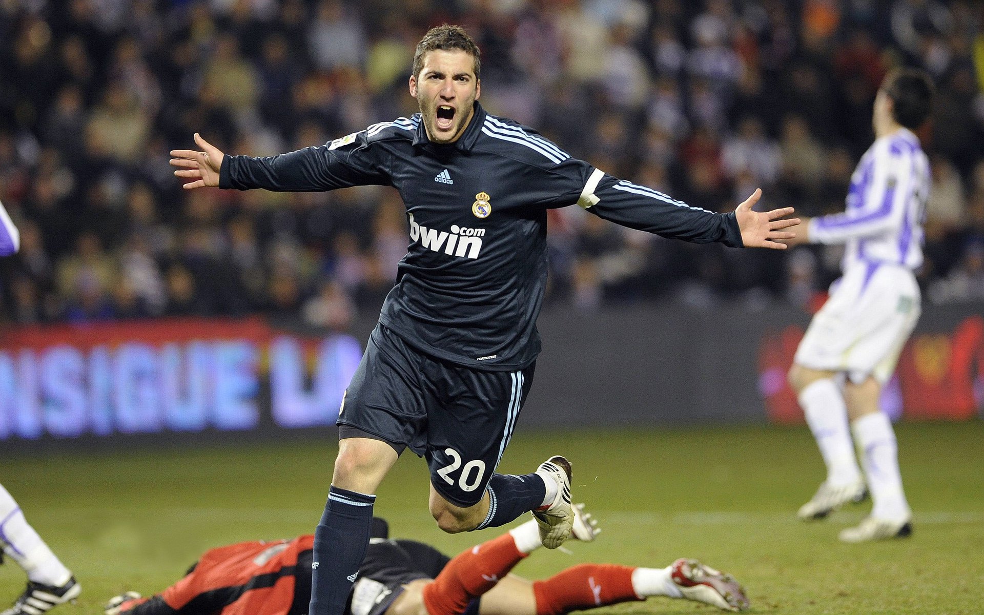 开云体育官网app-国家队在亚洲杯中夺冠 激烈对抗感人至深，亚洲杯参加国家